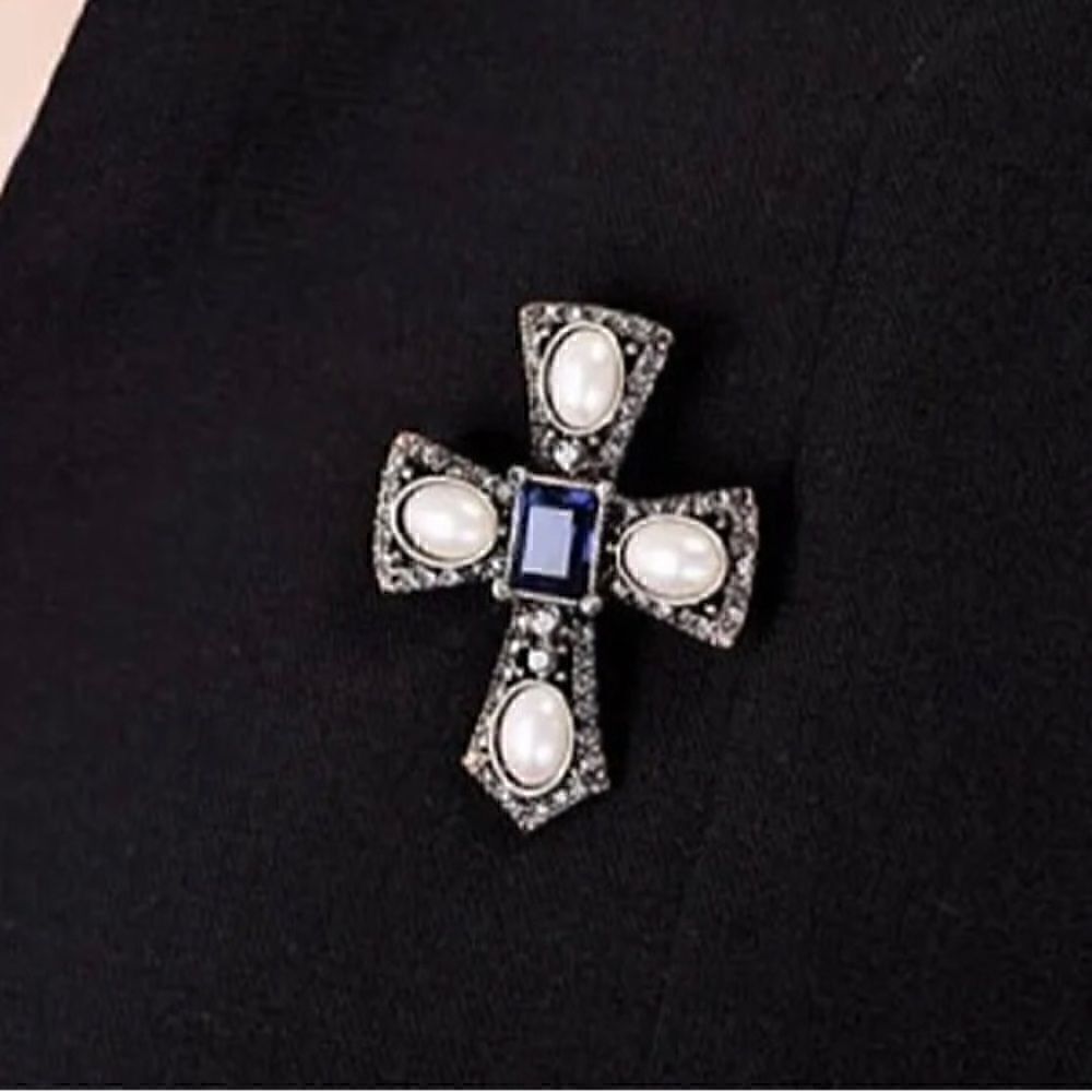 ⭐️ Crystal & pearl brooch/lapel pin ⭐️ - Picture 4 of 4